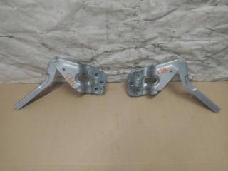 петля капота Volkswagen Touareg 2 поколение 2012, 3.6 л., FSI, CGR, бензин, АКПП, серебро, внедорожник 5 дв., полный привод, 7P6823301, 7P6823302