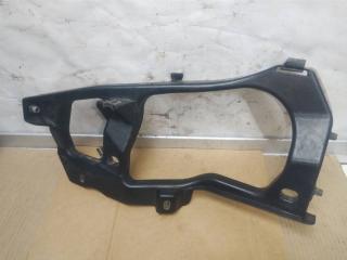 крепление фары левой Volkswagen Touareg 2 поколение 2012, 3.6 л., FSI, CGR, бензин, АКПП, серебро, внедорожник 5 дв., полный привод, 7P6806509