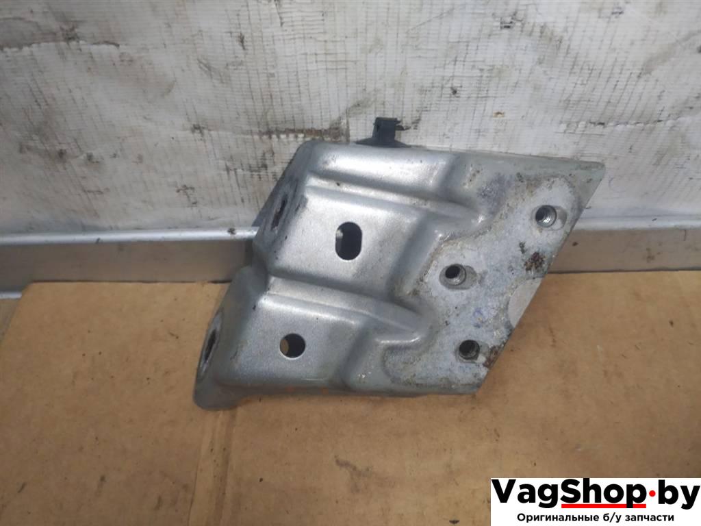 крепление ( кронштейн ) крыла Volkswagen Touareg 2 поколение 2012, 3.6 л., FSI, CGR, бензин, АКПП, серебро, внедорожник 5 дв., полный привод, 7P6821151A - фото №1