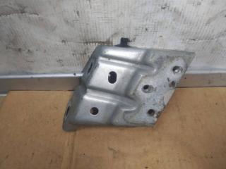 крепление ( кронштейн ) крыла Volkswagen Touareg 2 поколение 2012, 3.6 л., FSI, CGR, бензин, АКПП, серебро, внедорожник 5 дв., полный привод, 7P6821151A