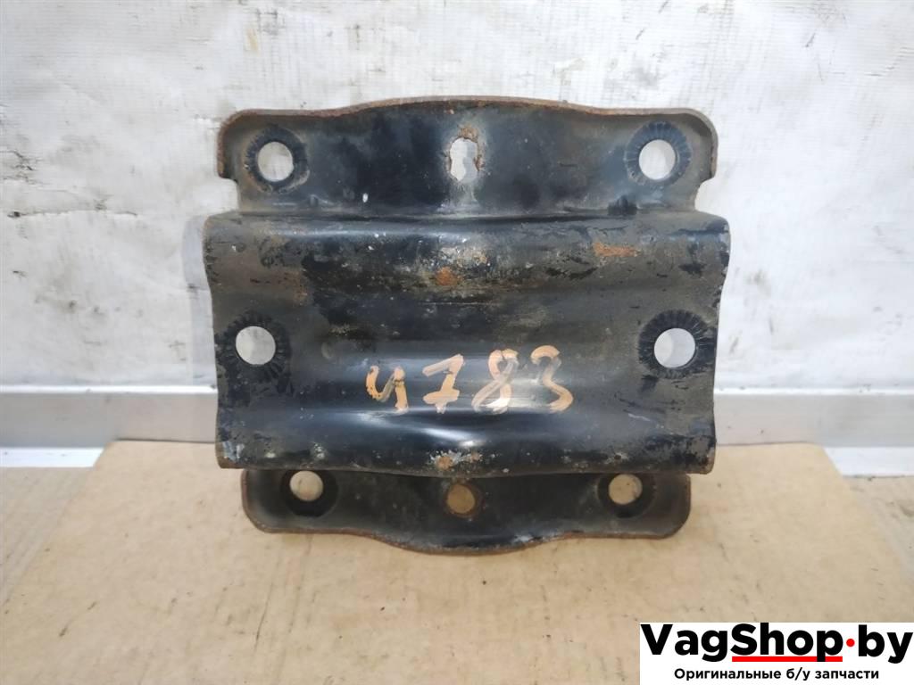 кронштейн (крепление) Volkswagen Touareg 2 поколение 2012, 3.6 л., FSI, CGR, бензин, АКПП, серебро, внедорожник 5 дв., полный привод - фото №1