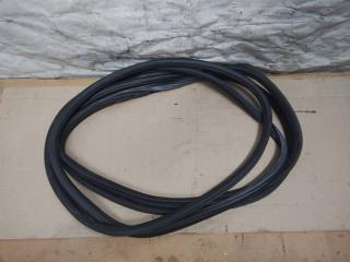 уплотнитель двери Volkswagen Touareg 2 поколение 2012, 3.6 л., FSI, CGR, бензин, АКПП, серебро, внедорожник 5 дв., полный привод, 7P0867365B