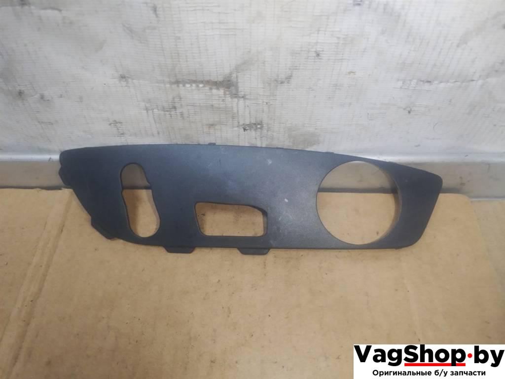 пластик Volkswagen Touareg 2 поколение 2012, 3.6 л., FSI, CGR, бензин, АКПП, серебро, внедорожник 5 дв., полный привод, 7P6882516A - фото №1