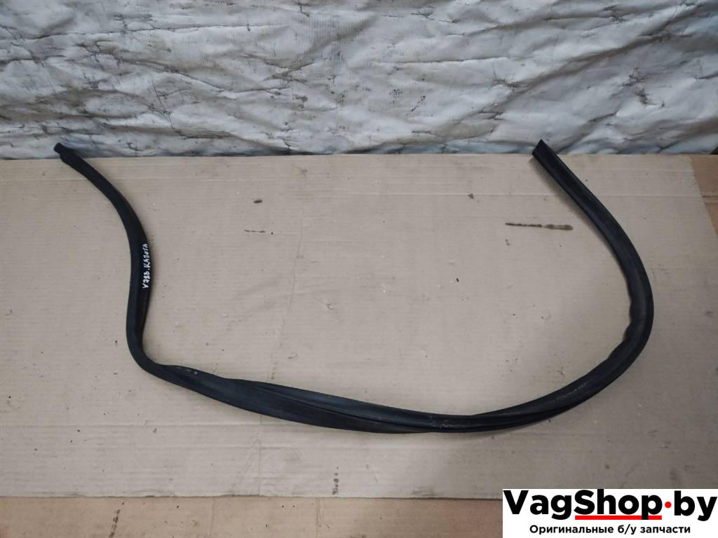 уплотнитель подкапотного пространства Volkswagen Touareg 2 поколение 2012, 3.6 л., FSI, CGR, бензин, АКПП, серебро, внедорожник 5 дв., полный привод, 7P6823723 - фото №1