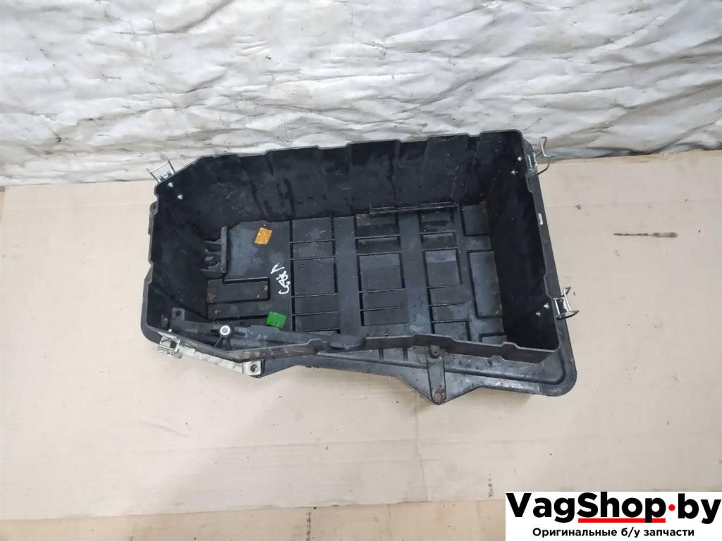 полка аккумулятора Volkswagen Touareg 2 поколение 2012, 3.6 л., FSI, CGR, бензин, АКПП, серебро, внедорожник 5 дв., полный привод, 7P0801283 - фото №1