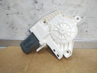 моторчик стеклоподъемника передний левый Volkswagen Touareg 2 поколение 2012, 3.6 л., FSI, CGR, бензин, АКПП, серебро, внедорожник 5 дв., полный привод, 8K0959801B