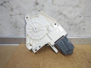 моторчик стеклоподъемника задний левый Volkswagen Touareg 2 поколение 2012, 3.6 л., FSI, CGR, бензин, АКПП, серебро, внедорожник 5 дв., полный привод, 8K0959812A