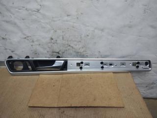 ручка внутренняя задняя правая Volkswagen Touareg 2 поколение 2012, 3.6 л., FSI, CGR, бензин, АКПП, серебро, внедорожник 5 дв., полный привод, 7P6839114, 7P6837420