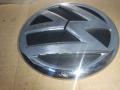 эмблема Volkswagen Touareg 2 поколение 2012, 3.6 л., FSI, CGR, бензин, АКПП, серебро, внедорожник 5 дв., полный привод, 7P6853630A - фото №2