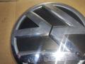 эмблема Volkswagen Touareg 2 поколение 2012, 3.6 л., FSI, CGR, бензин, АКПП, серебро, внедорожник 5 дв., полный привод, 7P6853630A - фото №3