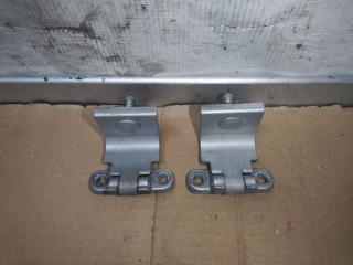 петля крышки багажника Volkswagen Touareg 2 поколение 2012, 3.6 л., FSI, CGR, бензин, АКПП, серебро, внедорожник 5 дв., полный привод, 1K6827301C