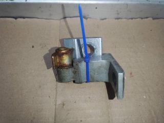 петля двери Volkswagen Touareg 2 поколение 2012, 3.6 л., FSI, CGR, бензин, АКПП, серебро, внедорожник 5 дв., полный привод, 8K0831402A