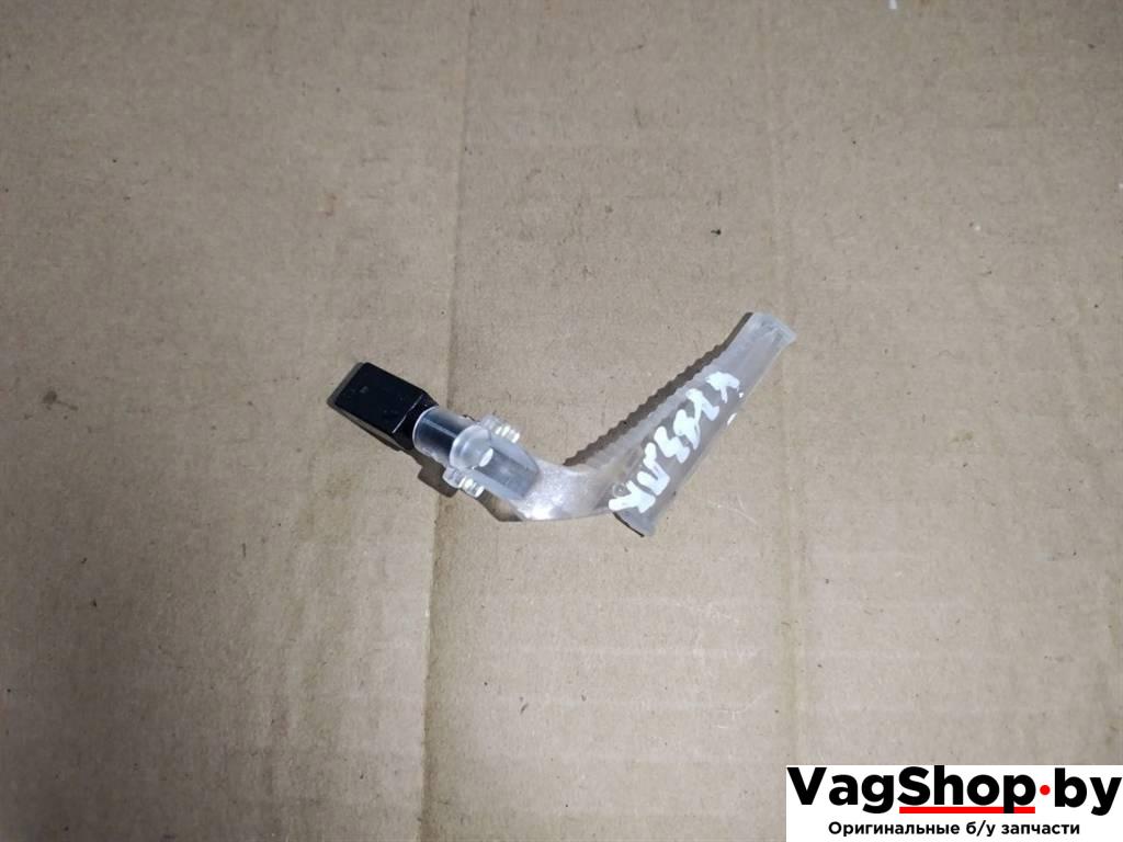 фонарь салона (плафон) Volkswagen Touareg 2 поколение 2012, 3.6 л., FSI, CGR, бензин, АКПП, серебро, внедорожник 5 дв., полный привод, 4B0919063A - фото №1