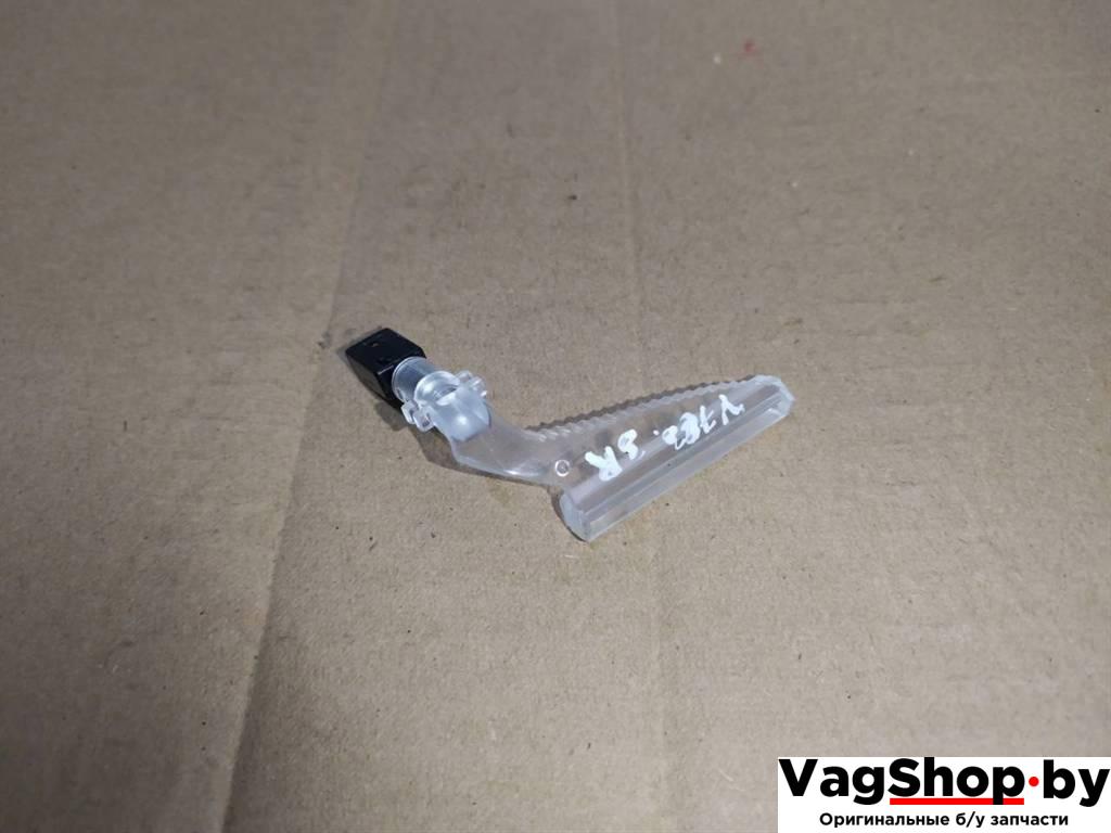 фонарь салона (плафон) Volkswagen Touareg 2 поколение 2012, 3.6 л., FSI, CGR, бензин, АКПП, серебро, внедорожник 5 дв., полный привод, 4B0919063A - фото №1