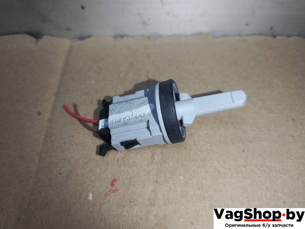 датчик температуры Volkswagen Touareg 2 поколение 2012, 3.6 л., FSI, CGR, бензин, АКПП, серебро, внедорожник 5 дв., полный привод, 1K0907543G - фото №1