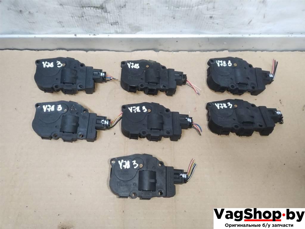 моторчик заслонки печки Volkswagen Touareg 2 поколение 2012, 3.6 л., FSI, CGR, бензин, АКПП, серебро, внедорожник 5 дв., полный привод, 52424892, EFB340 - фото №1