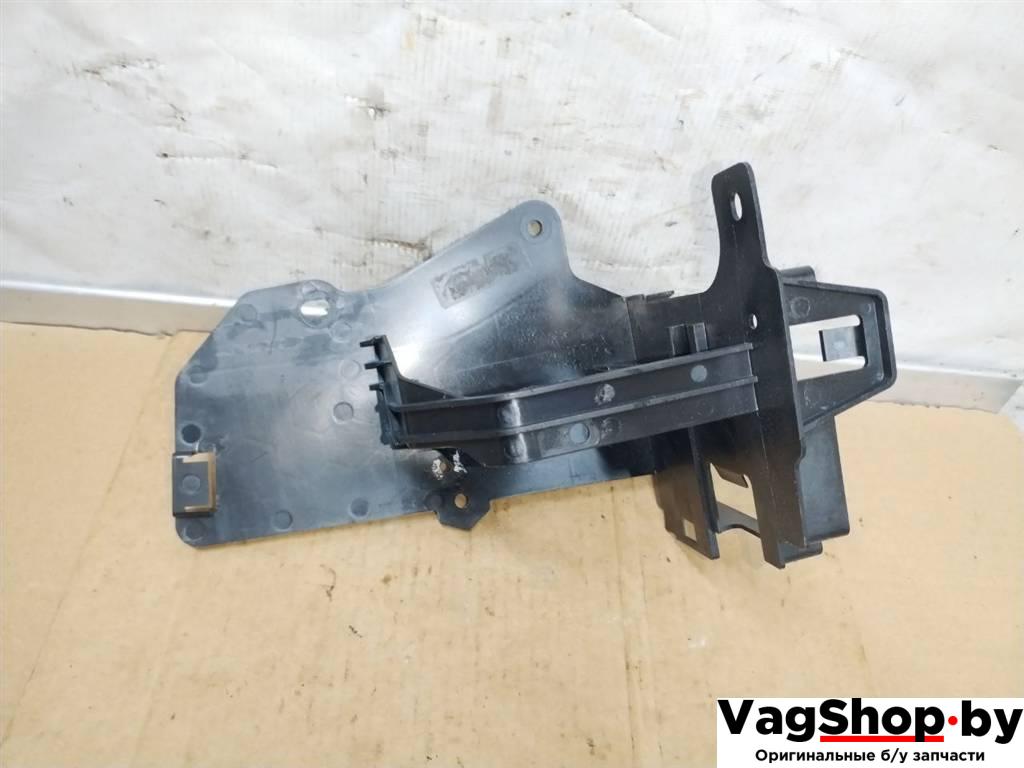 кронштейн (крепление) Volkswagen Touareg 2 поколение 2012, 3.6 л., FSI, CGR, бензин, АКПП, серебро, внедорожник 5 дв., полный привод, 7P0907333 - фото №1