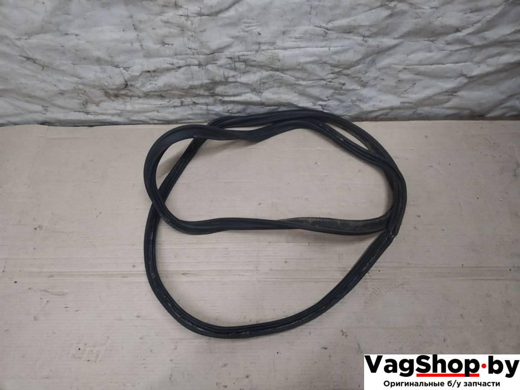 уплотнитель Audi A4 B8/8K 2010, 2.7 л., TDi, CGK, дизель, МКПП, белый, седан, передний привод, 8K5827705C - фото №1