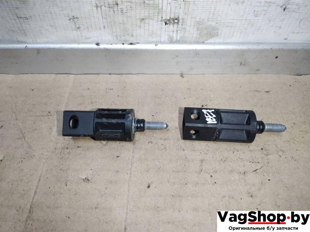 Кронштейн крепления фонаря заднего левого Audi A4 B8/8K 2010, 2.7 л., TDi, CGK, дизель, МКПП, белый, седан, передний привод, 8E0945246A - фото №1