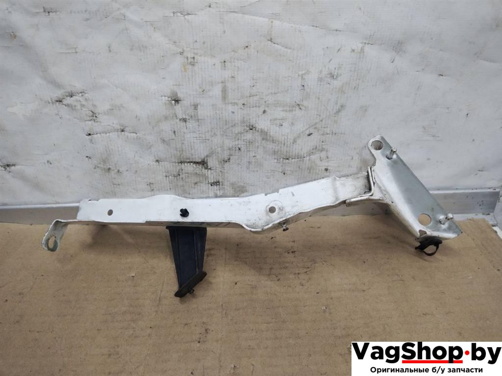 крепление ( кронштейн ) крыла Audi A4 B8/8K 2010, 2.7 л., TDi, CGK, дизель, МКПП, белый, седан, передний привод, 8K0821135C - фото №1