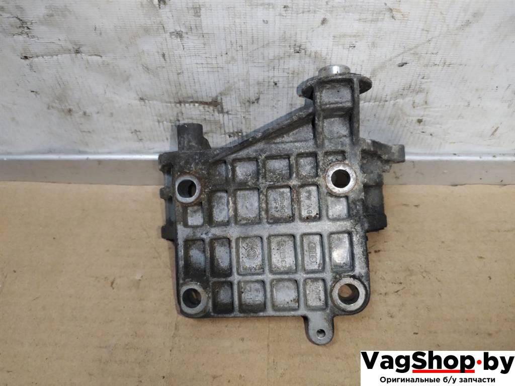 кронштейн генератора Audi A4 B8/8K 2010, 2.7 л., TDi, CGK, дизель, МКПП, белый, седан, передний привод, 059903143S - фото №1