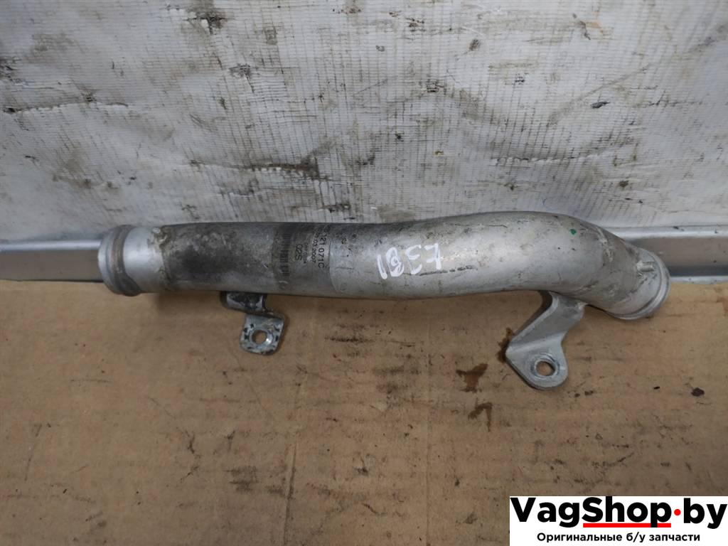 трубка охлаждающей жидкости Audi A4 B8/8K 2010, 2.7 л., TDi, CGK, дизель, МКПП, белый, седан, передний привод, 8K0121071C - фото №1