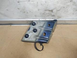 крепление ( кронштейн ) крыла Volkswagen Touareg 2 поколение 2014, 3.6 л., FSI, CGR, бензин, АКПП, синий, внедорожник 5 дв., полный привод, 7P6821151A