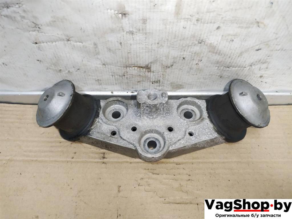 подушка крепления КПП Porsche Panamera 970 2011, 3.6 л., i, M 46.40, бензин, АКПП, черный, хетчбэк 5 дв., полный привод, 97037511801 - фото №1