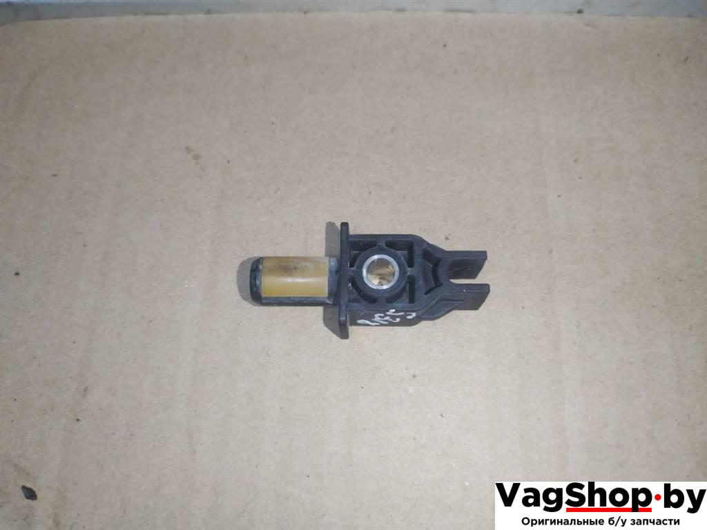 кронштейн радиатора Porsche Panamera 970 2011, 3.6 л., i, M 46.40, бензин, АКПП, черный, хетчбэк 5 дв., полный привод, 97010666103 - фото №1