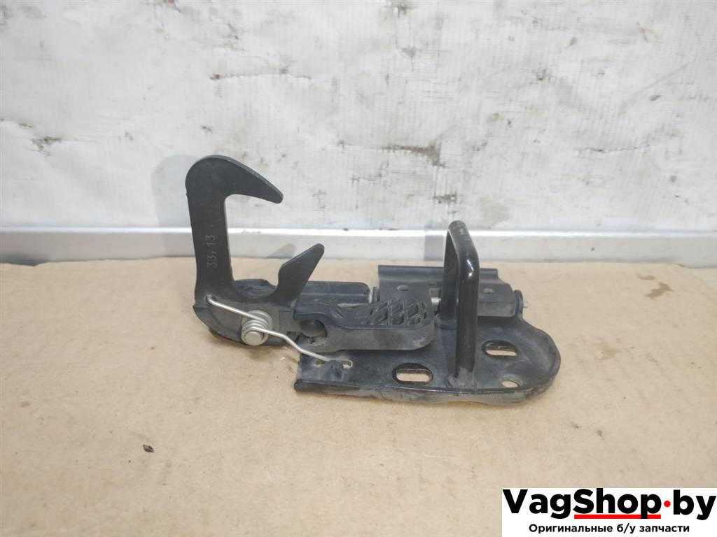 захватный крюк капота Volkswagen Touareg 2 поколение 2014, 3.6 л., FSI, CGR, бензин, АКПП, синий, внедорожник 5 дв., полный привод, 3C0823480A - фото №1