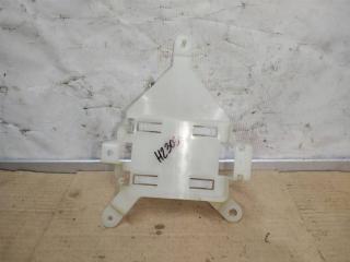 кронштейн (крепление) Volvo XC60 1 поколение [рестайлинг] 2013, 2.4 л., TDi, D 5244 T17, дизель, МКПП, черный, внедорожник 5 дв., полный привод, правый руль, 31318970