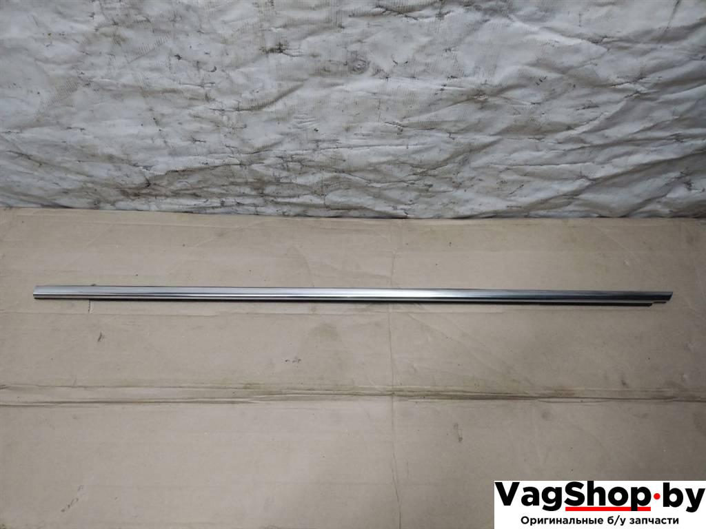 уплотнитель двери Volkswagen Touareg 2 поколение 2014, 3.6 л., FSI, CGR, бензин, АКПП, синий, внедорожник 5 дв., полный привод, 7P0837475H7Z7 - фото №1
