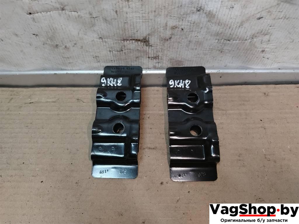 кронштейн (крепление) Audi A7 1 4G 2012, 3.0 л., TDi, CLA, дизель, АКПП, белый, хетчбэк 5 дв., полный привод, правый руль, 4G8813383 - фото №1