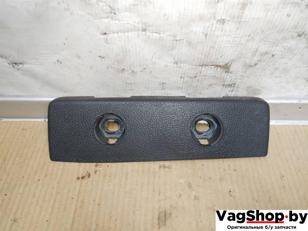 накладка декоративная Volkswagen Golf Plus 2 поколение 2010, 1.6 л., TDi, CAY, дизель, АКПП, красный, хетчбэк 5 дв., передний привод, 5M0885074D, 5M0885749A - фото №1