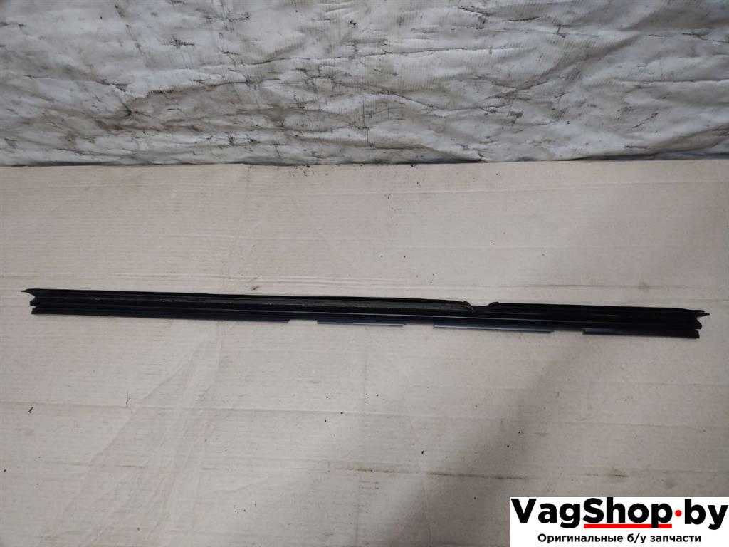 уплотнитель двери Volkswagen Golf Plus 1 поколение 2007, 1.9 л., TDi, BLS, дизель, МКПП, сине-зеленый хамелеон, хетчбэк 5 дв., передний привод, 5M0839480A - фото №1