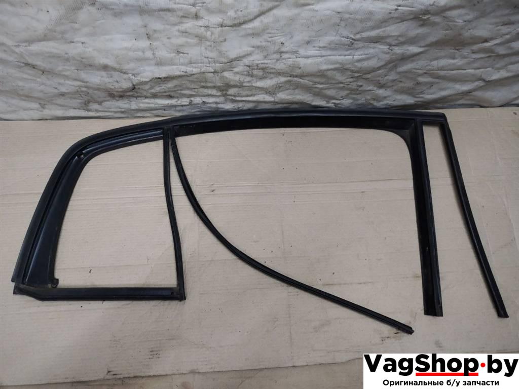 направляющая стекла Volkswagen Golf Plus 1 поколение 2007, 1.9 л., TDi, BLS, дизель, МКПП, сине-зеленый хамелеон, хетчбэк 5 дв., передний привод, 5M0845212F - фото №1