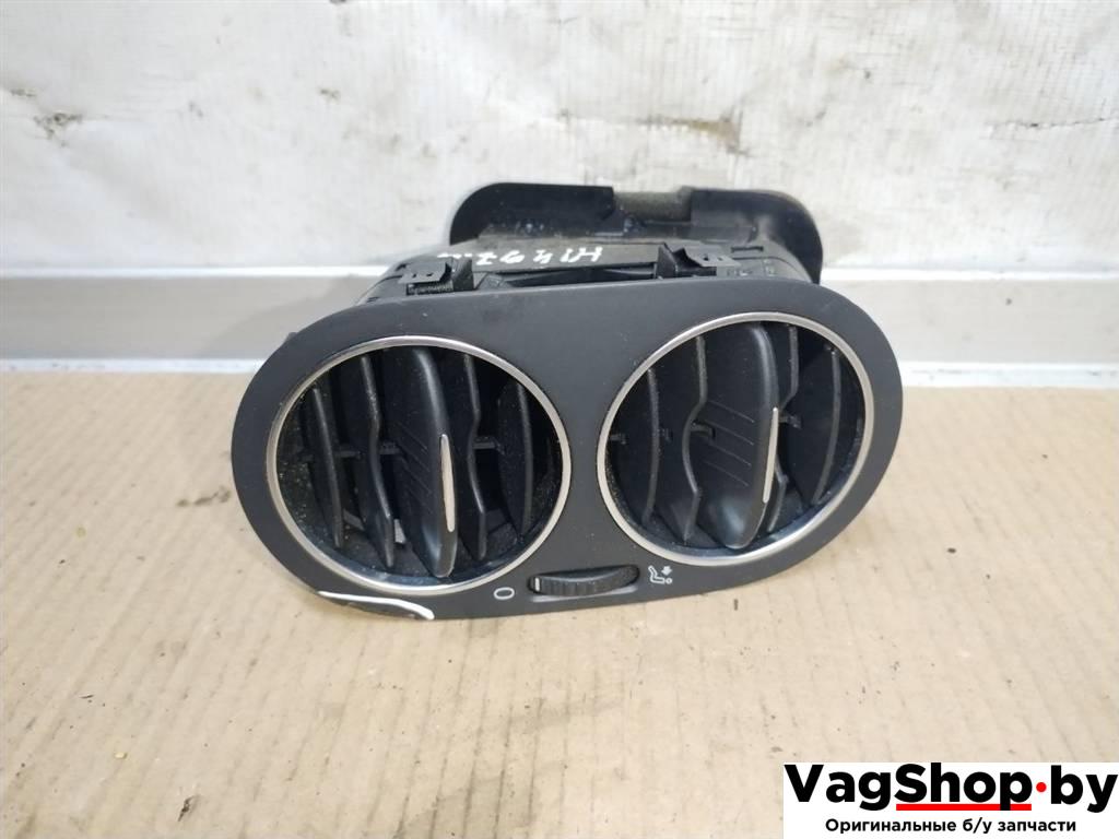 дефлектор обдува салона Volkswagen Golf Plus 2 поколение 2010, 1.6 л., TDi, CAY, дизель, АКПП, красный, хетчбэк 5 дв., передний привод, 5M0819709, 5N0819703A, 5M0819703L - фото №1