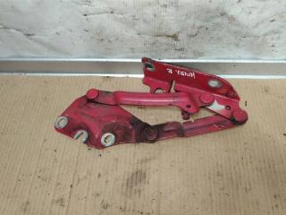 петля капота левая Volkswagen Golf Plus 2 поколение 2010, 1.6 л., TDi, CAY, дизель, АКПП, красный, хетчбэк 5 дв., передний привод, 5M0823302