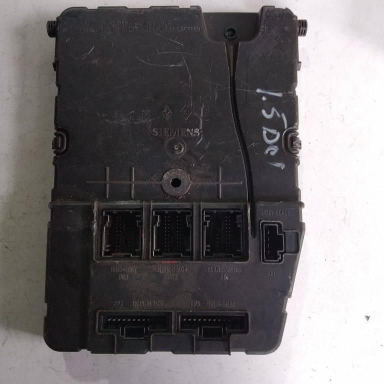 блок комфорта Renault Megane 2 поколение 2004, 8200351185 - фото №1