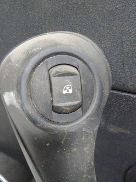 кнопка стеклоподъемника двери Renault Clio 3 поколение 2007, хетчбэк 5 дв. - фото №1