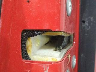 замок двери передней правой Nissan Pixo 1 поколение 2010