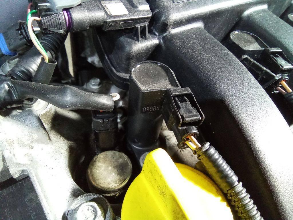 катушка зажигания Renault Laguna 2 поколение 2002, 1.8 л., бензин, МКПП - фото №1