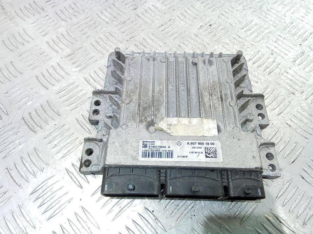 блок управления двигателем Mercedes-Benz A-Класс W176 2013, 1.5 л., дизель, A6079001800 - фото №1