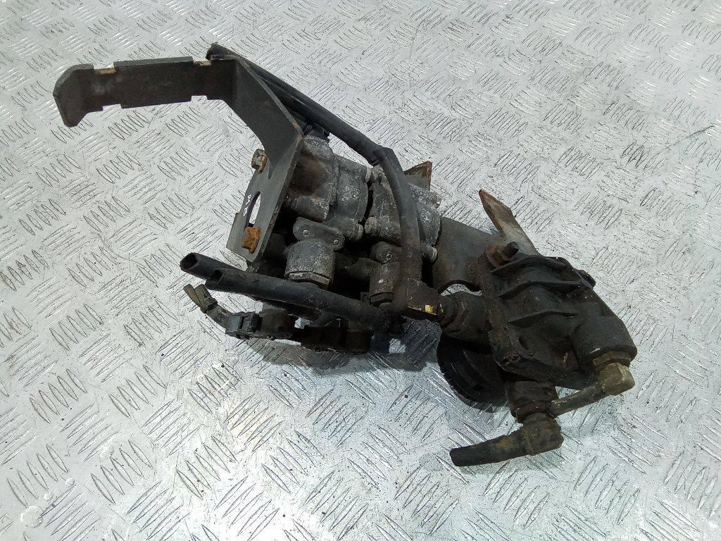 блок клапанов пневмоподвески Mercedes-Benz Actros 1 поколение (MP1) 2002 - фото №1