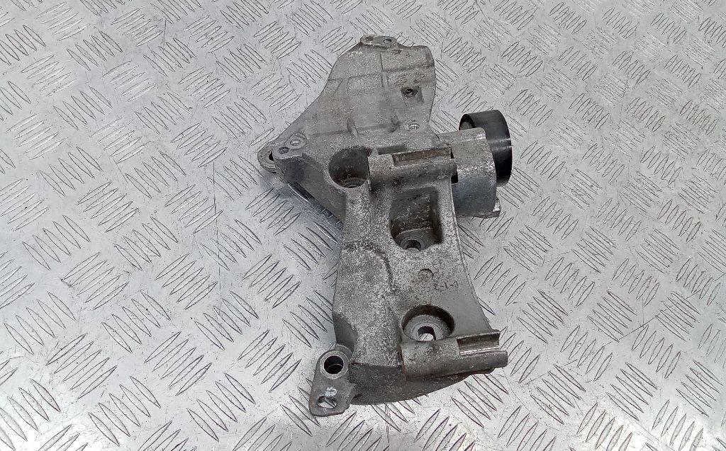 кронштейн генератора Renault Scenic 3 поколение 2012, 1.5 л., дизель, МКПП, 8200669494 - фото №1