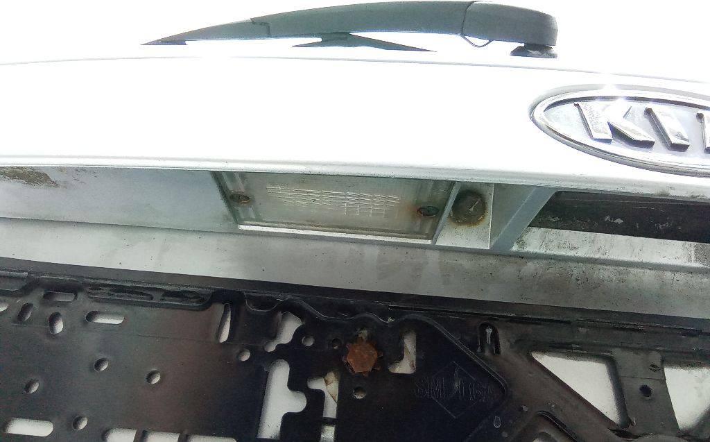 подсветка номера Kia Cerato 1 поколение 2004 - фото №1