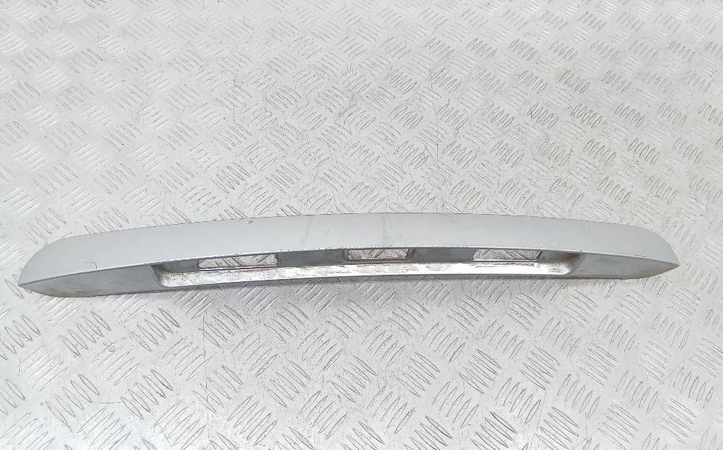 накладка подсветки номера Renault Clio 3 поколение 2009, универсал, 8200883011 - фото №1