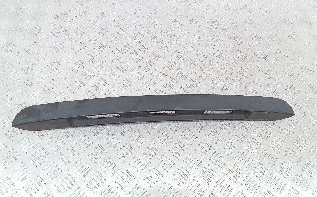 накладка подсветки номера Renault Clio 3 поколение 2009, универсал, 8200883011 - фото №1
