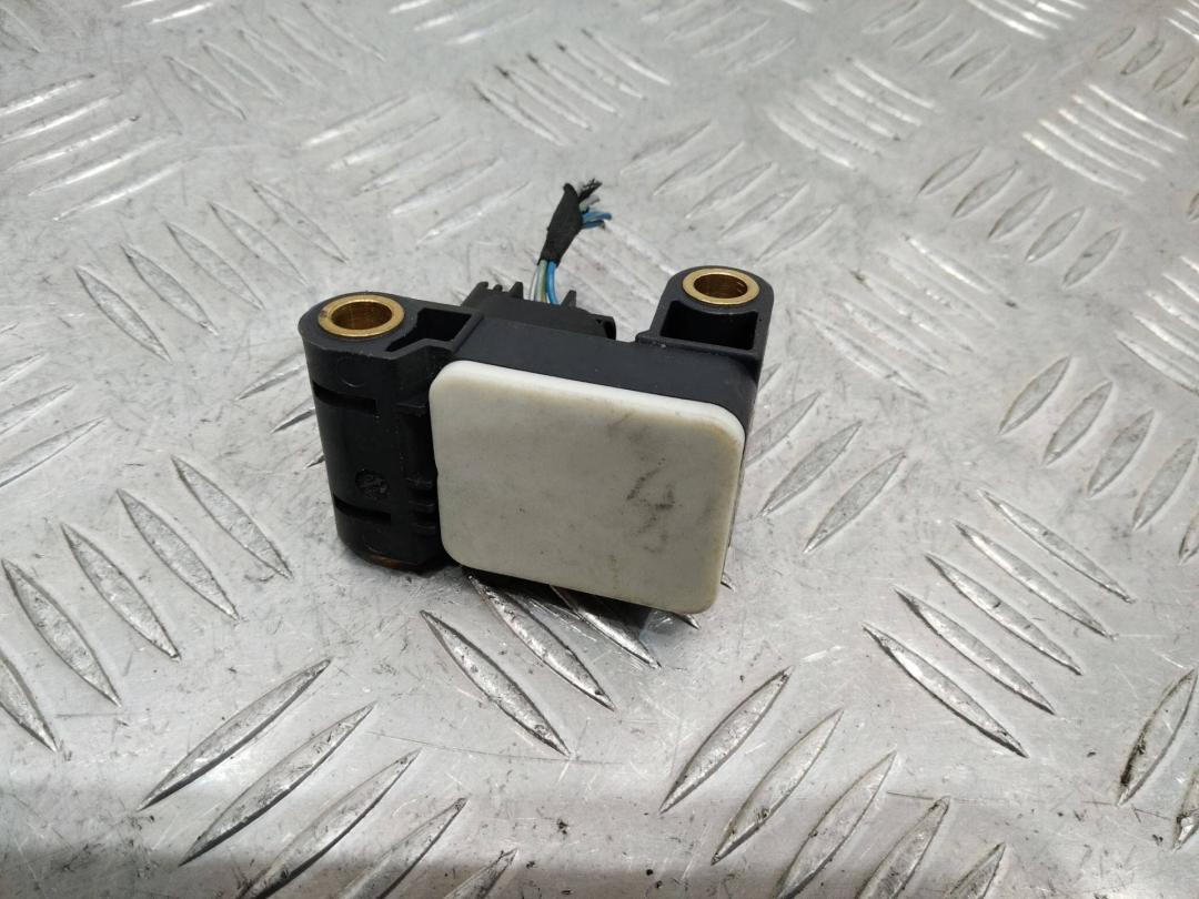 датчик удара BMW 3 серия E90/E91/E92/E93 2007, 3.0 л., бензин, кабриолет, 6956485 - фото №1