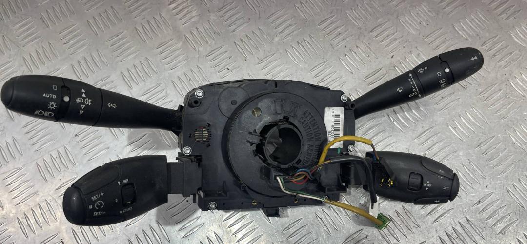 переключатель подрулевой (стрекоза) Peugeot 207 1 поколение 2008, 96630717XT - фото №1